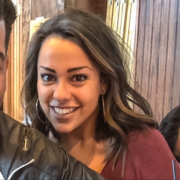 Meet your Posher, Maria - Picture 1 of 2